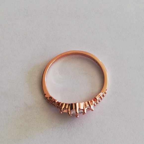 Rose Gold Plated Ring. Size 8. - Picture 4 of 6